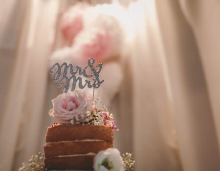 the wedding cake and decor