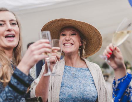 Relaxed and natural wedding photography