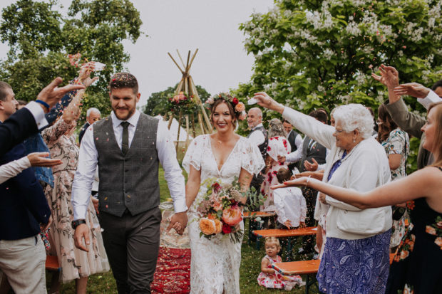Outdoor ceremony confetti